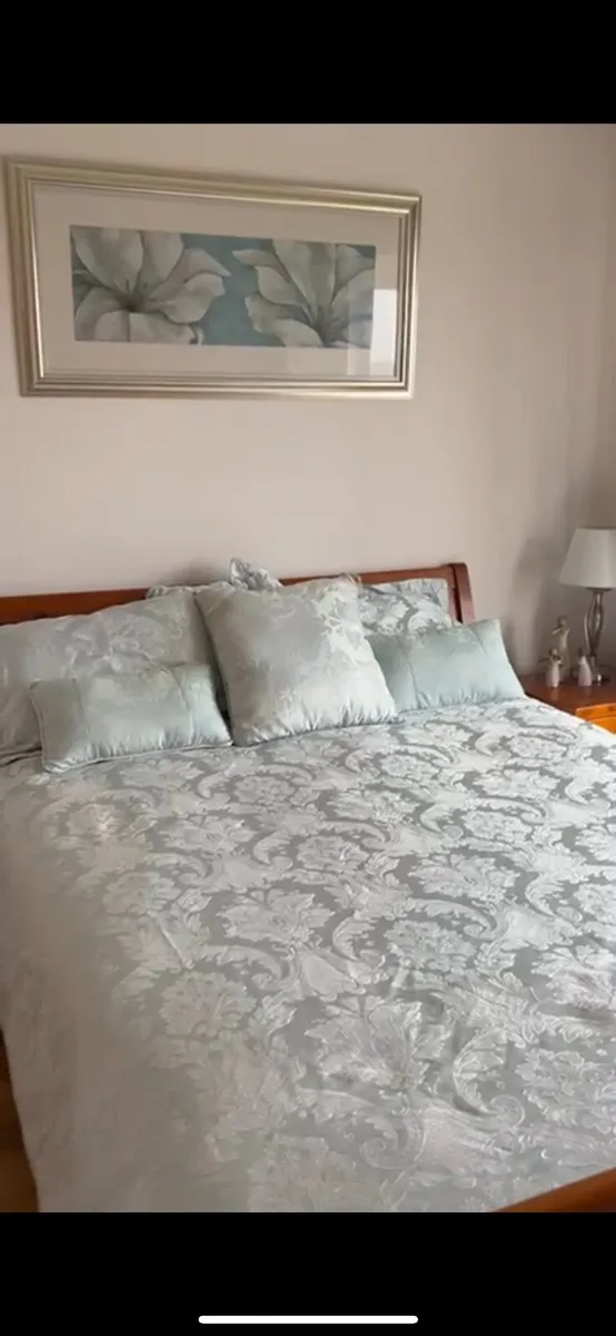 Kingsize Duvet Cover, Cushions & Curtains - Image 4