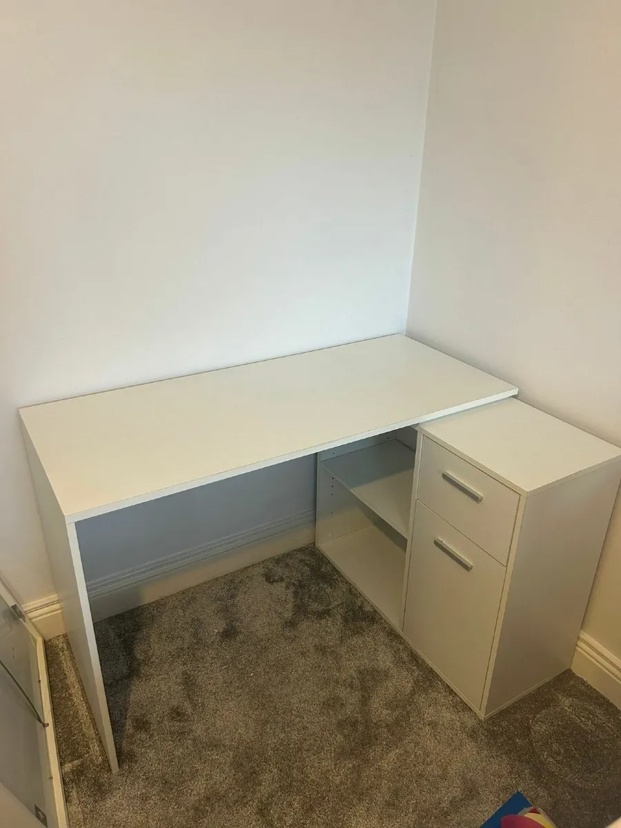 White Desk with storage Drawers and shelves - Image 1