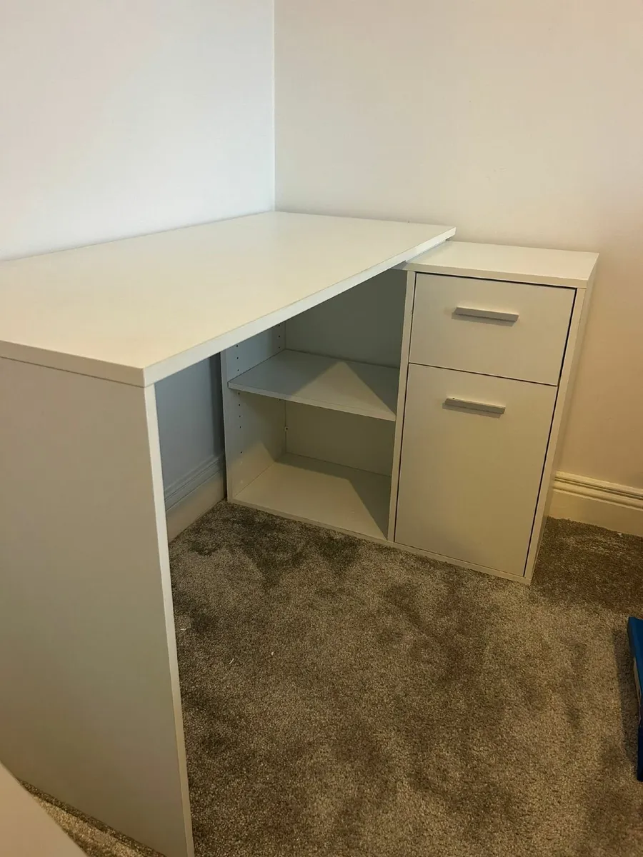 White Desk with storage Drawers and shelves - Image 2