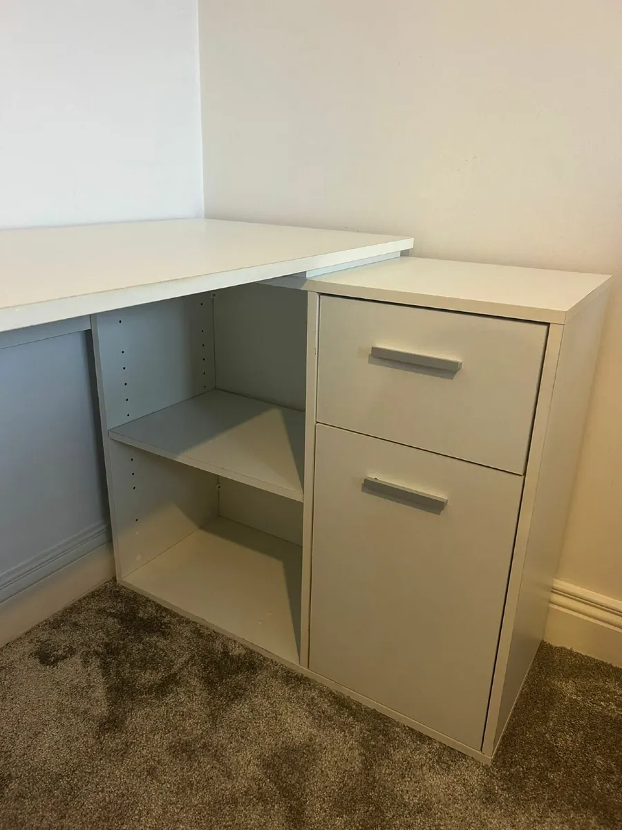 White Desk with storage Drawers and shelves - Image 4