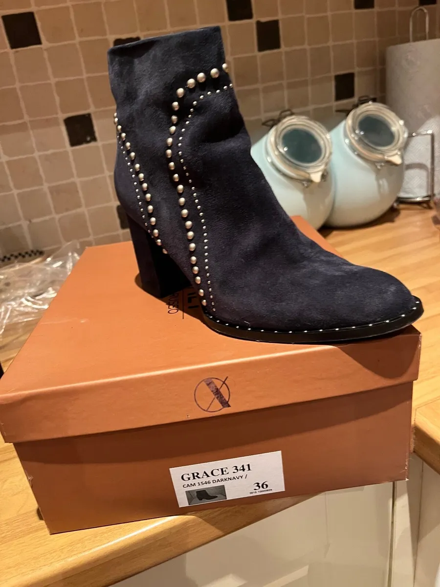 Shoes - Image 4