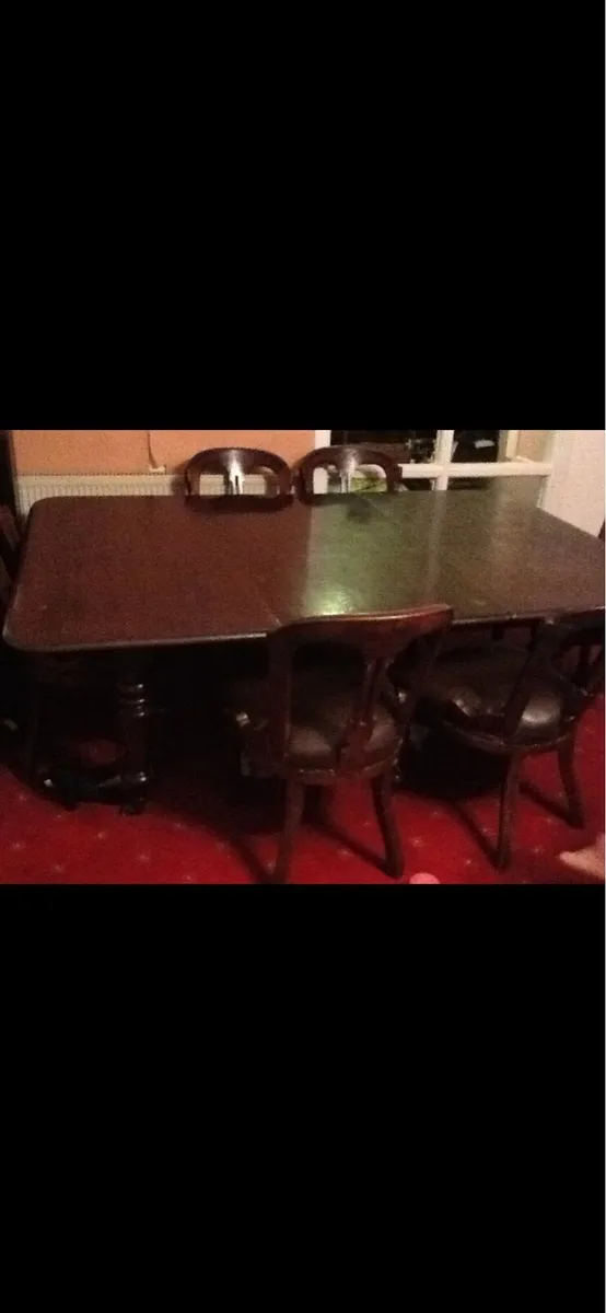 Dining table & 8 chairs - Image 1