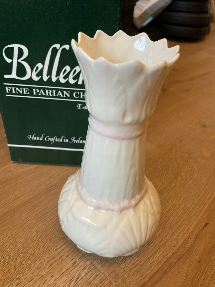 Belleek fine china vase - Image 1