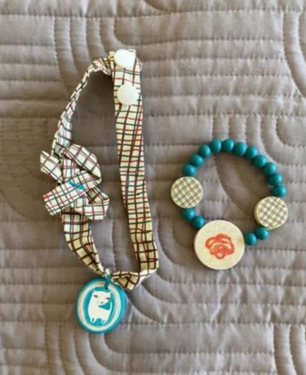 Beautiful wooden jewellery - Image 1