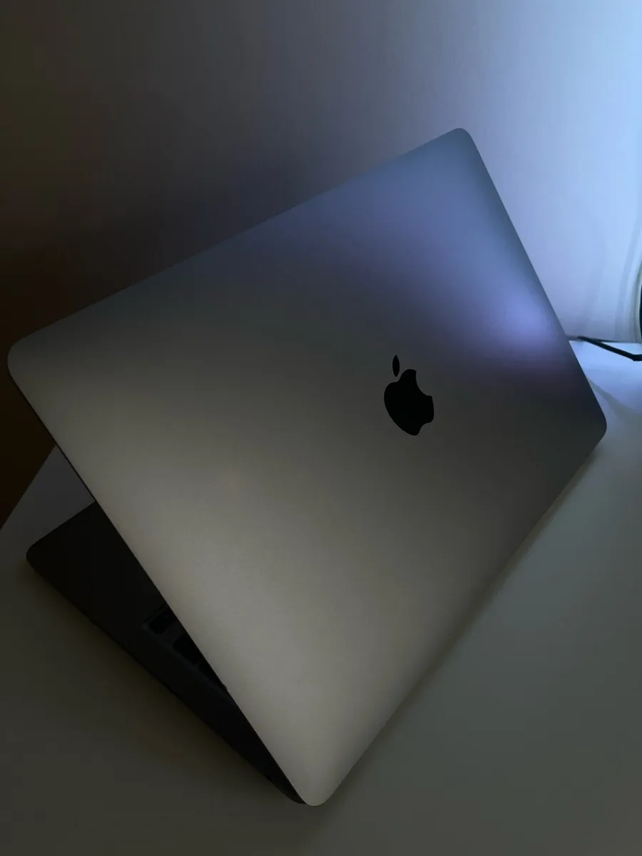 MacBook Air - Image 3