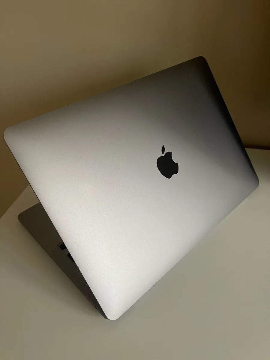 MacBook Air - Image 4