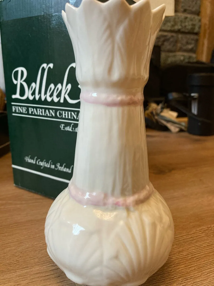 Belleek fine china vase - Image 3