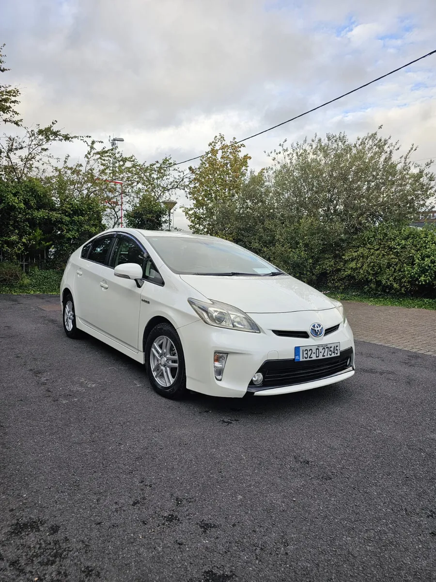 Toyota Prius 2013 Automatic Hybrid - Image 1