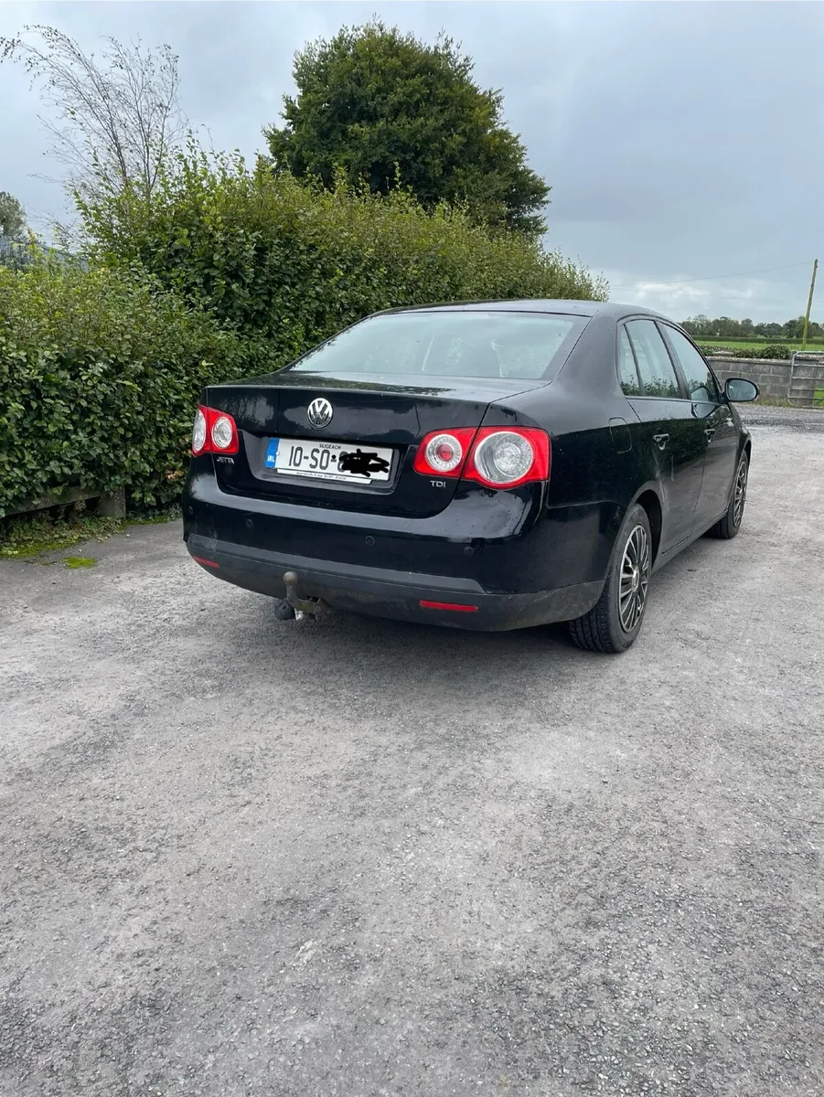 Volkswagen Jetta 2010 - Image 2