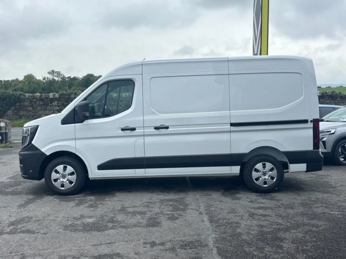 Renault Master 130BHP MWB EX VAT Price Displayed - Image 3