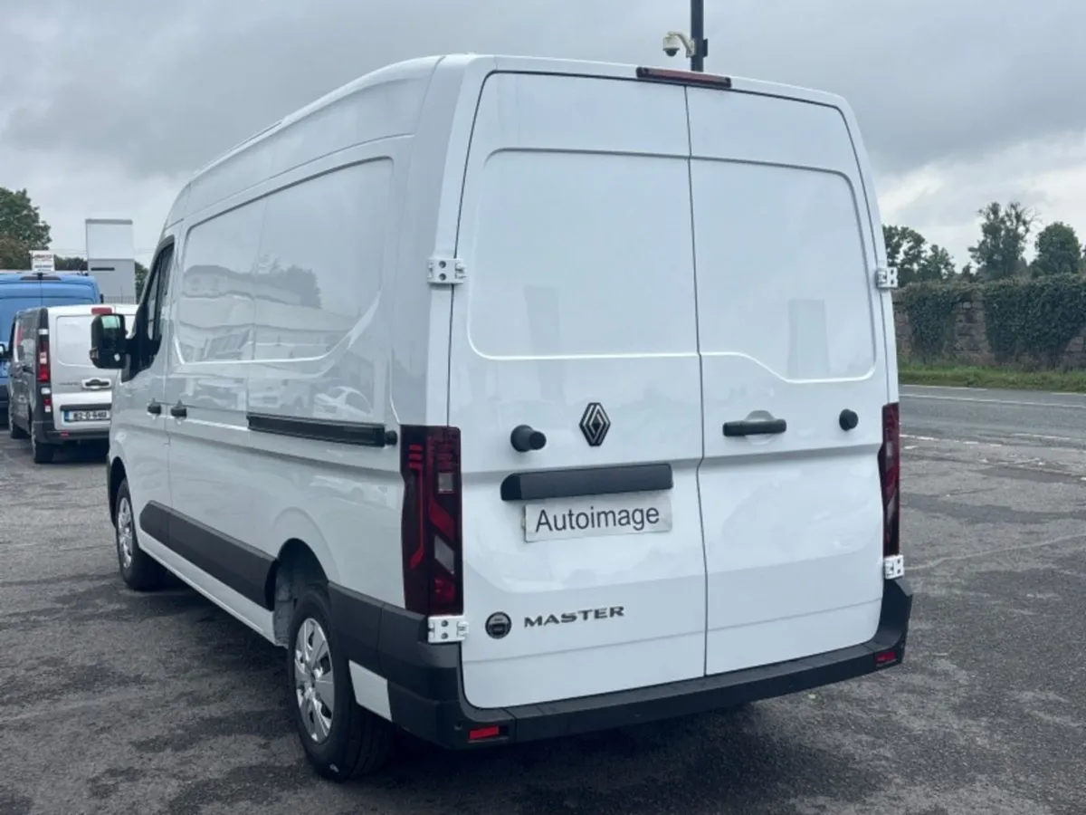 Renault Master 130BHP MWB EX VAT Price Displayed - Image 4