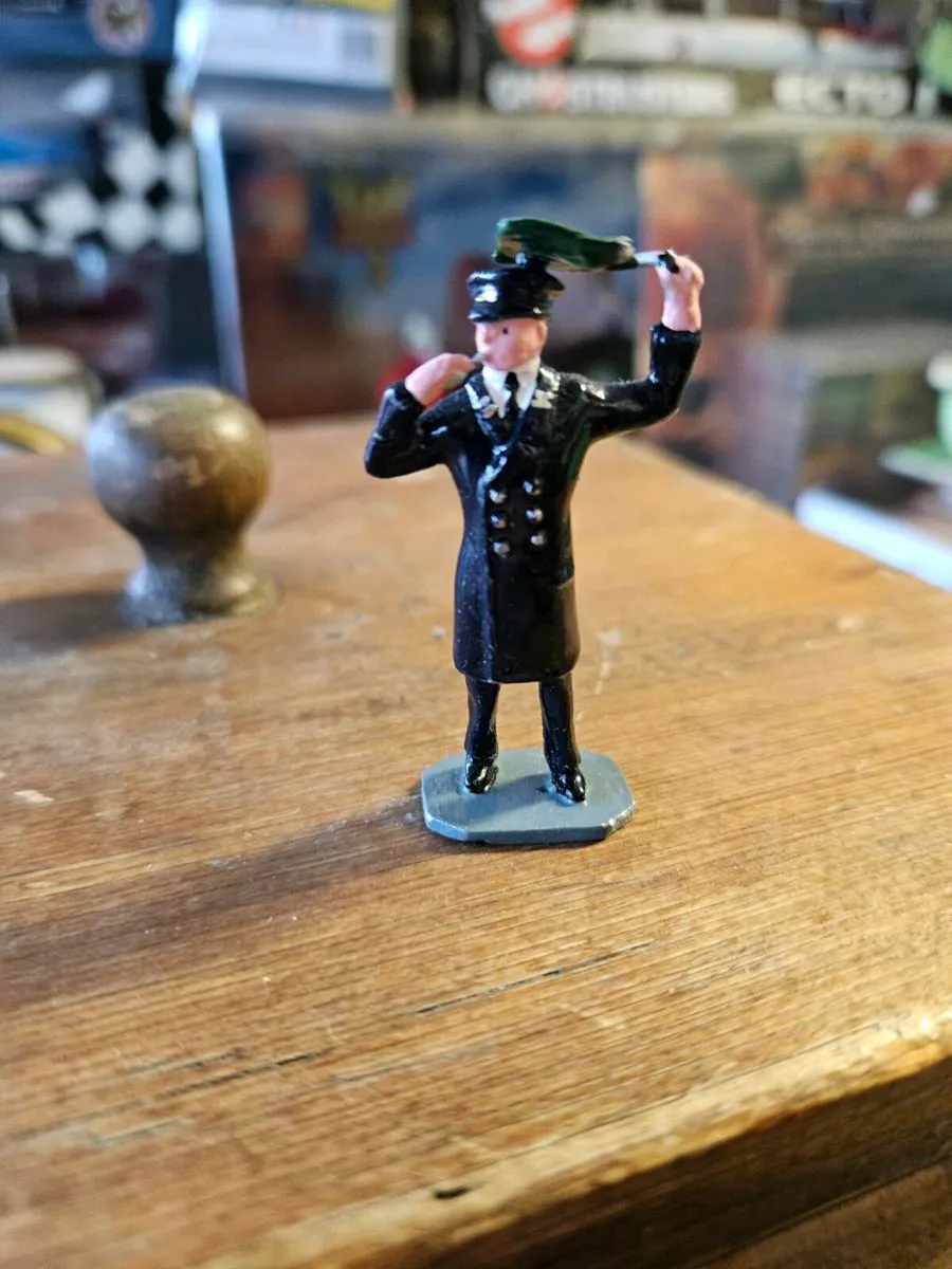 Corgi Hornby O Gauge Signal Man - Image 1