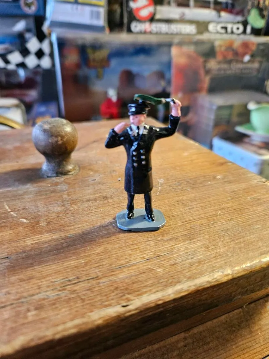 Corgi Hornby O Gauge Signal Man - Image 2