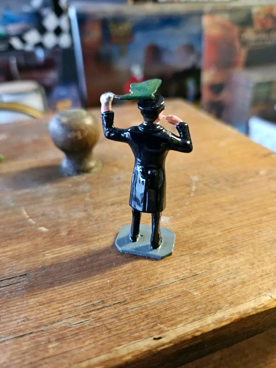 Corgi Hornby O Gauge Signal Man - Image 4