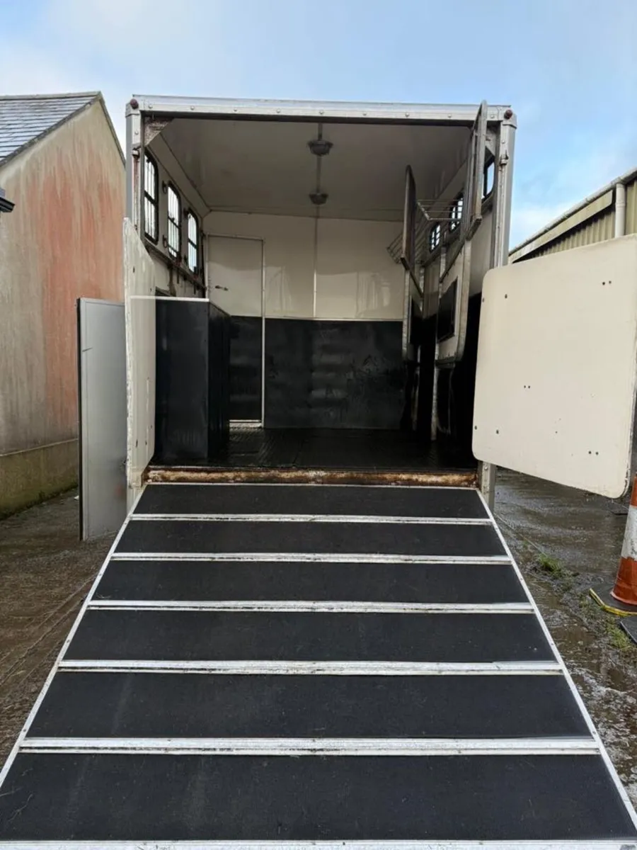Iveco Ford horse lorry - Image 4