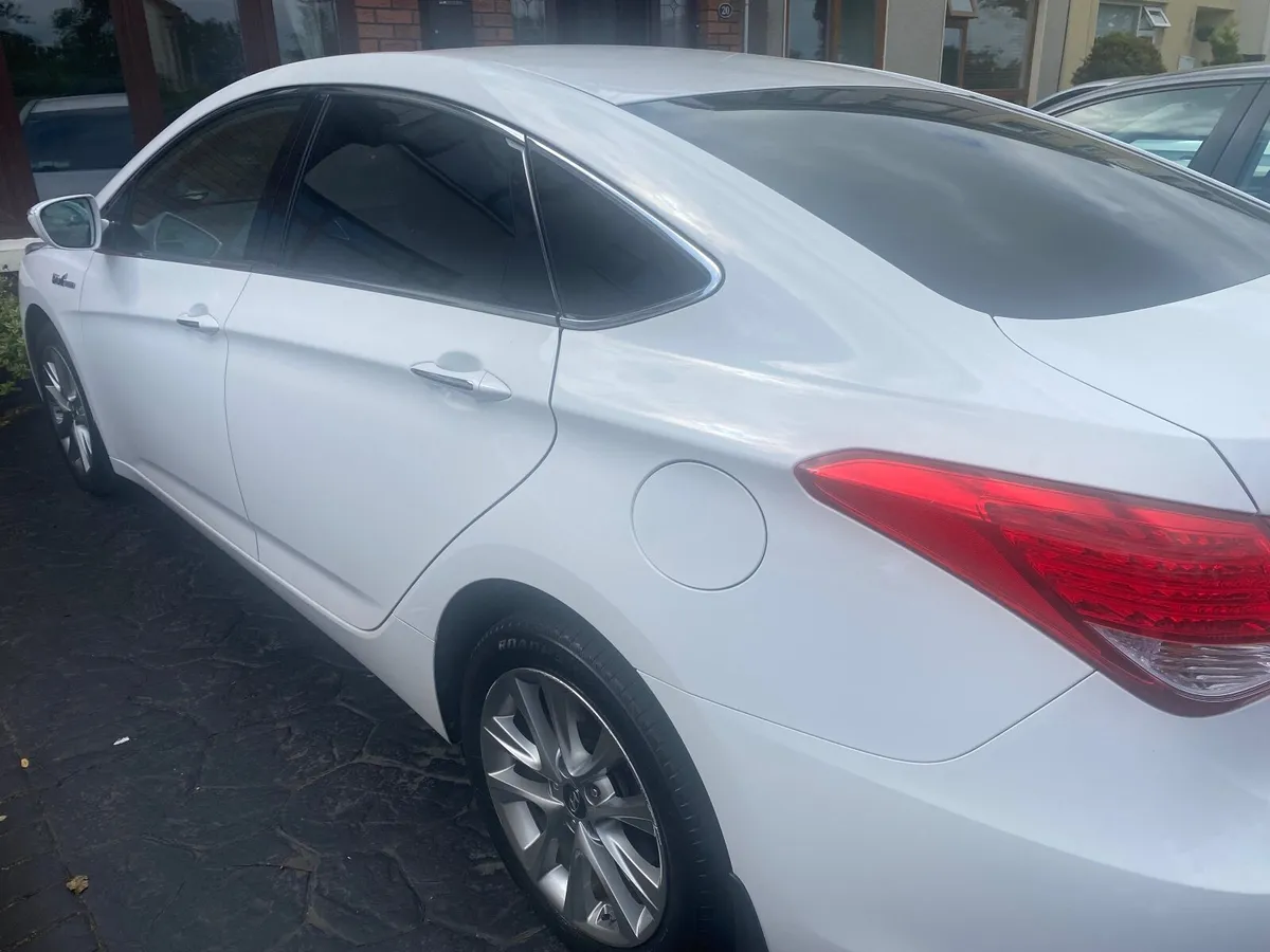 Hyundai i40 2015 *LOW MILEAGE* - Image 2