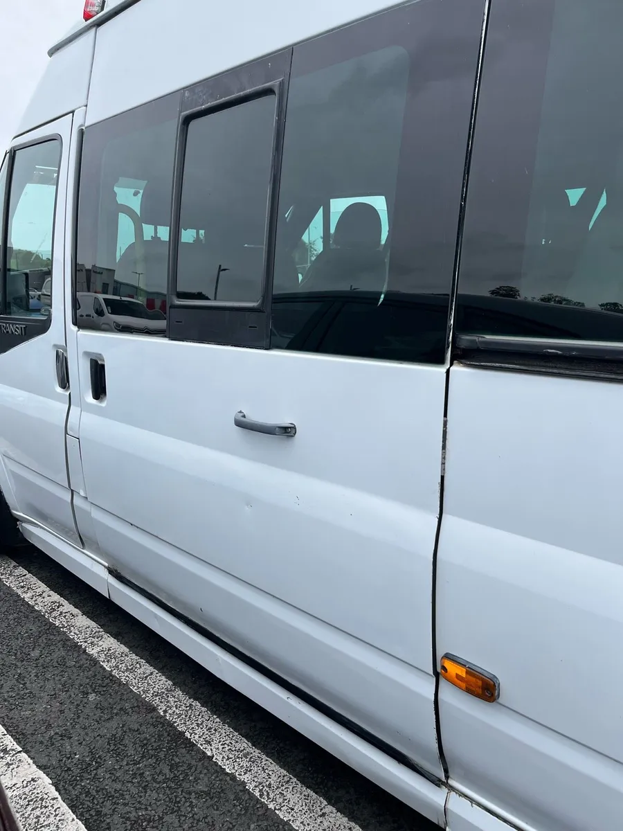 Ford Transit 16 seater minibus 2009 - Image 2