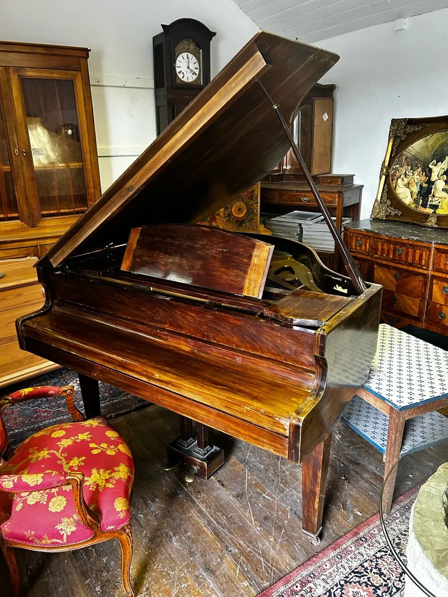 Grand piano - Image 1