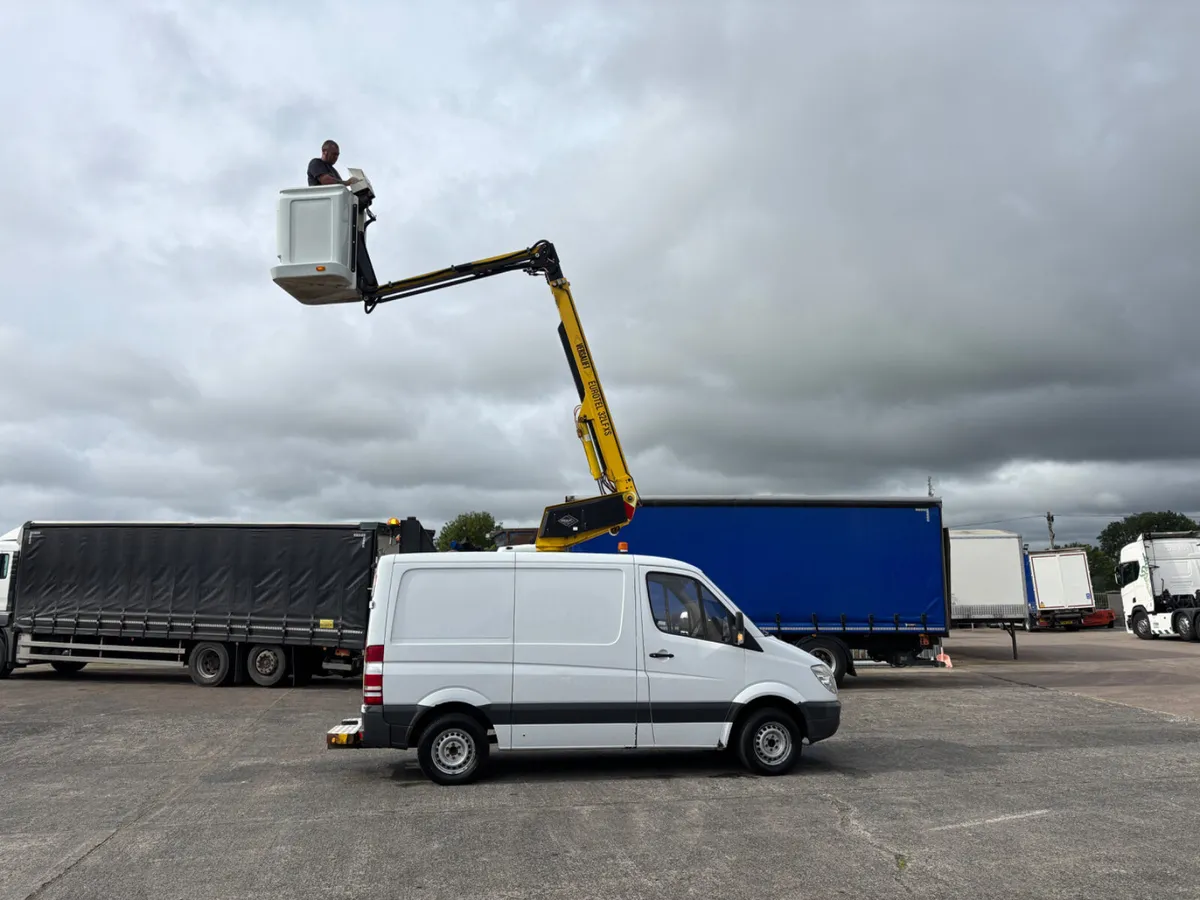 2013 Mercedes 3.5 tons cheery picker tested - Image 2