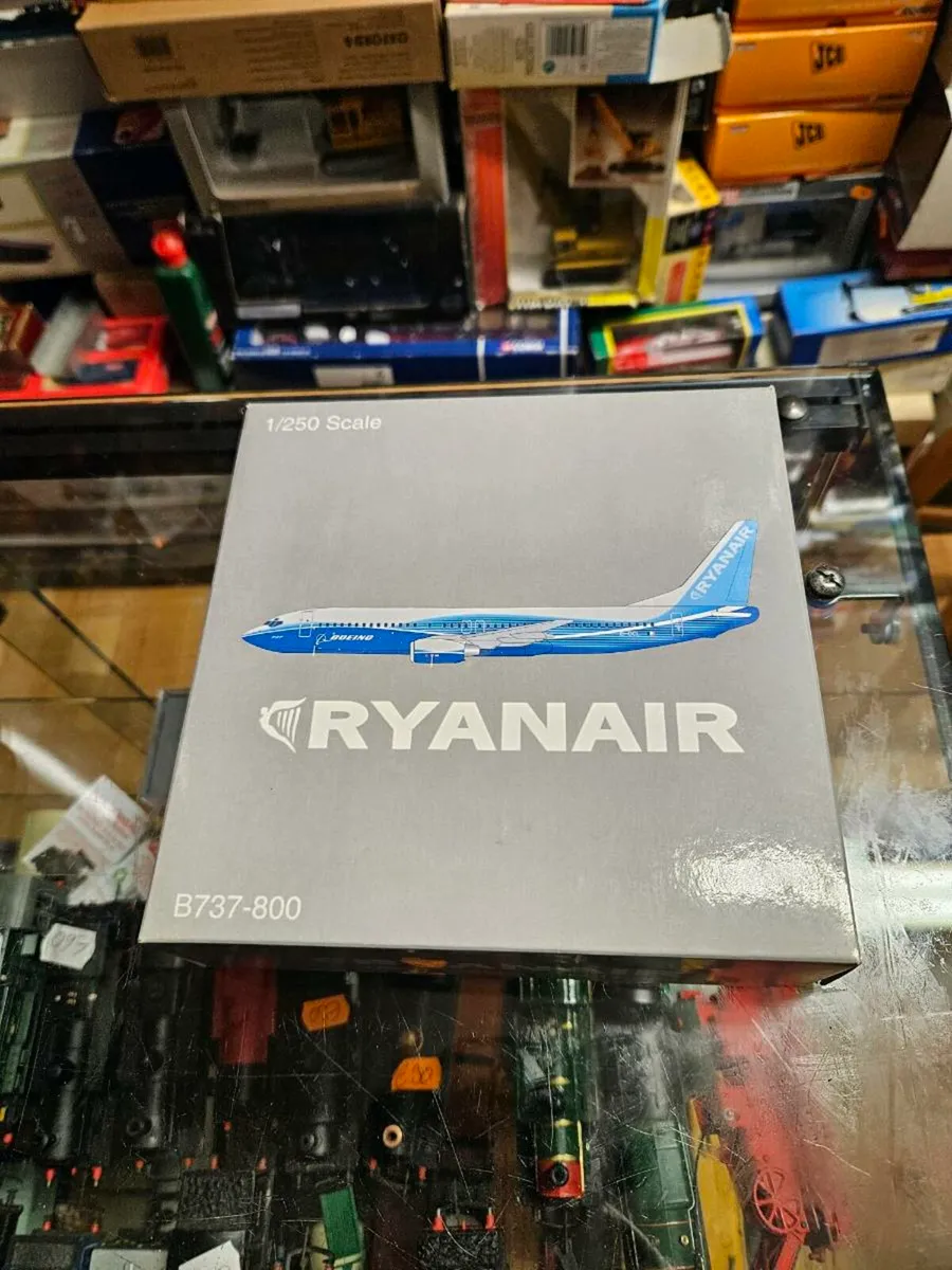 Corgi Ryanair Boeing 737-800 1/250 scale - Image 1