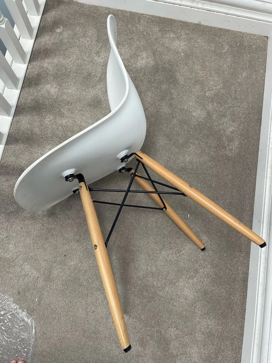 5 x Eames style Chairs - Image 2