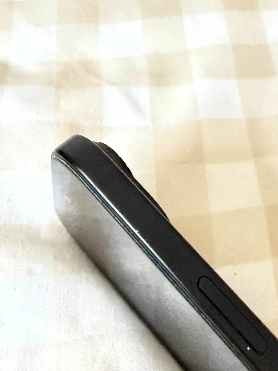 iPhone 15 - 128gb - Black - B+ Condition - Image 3