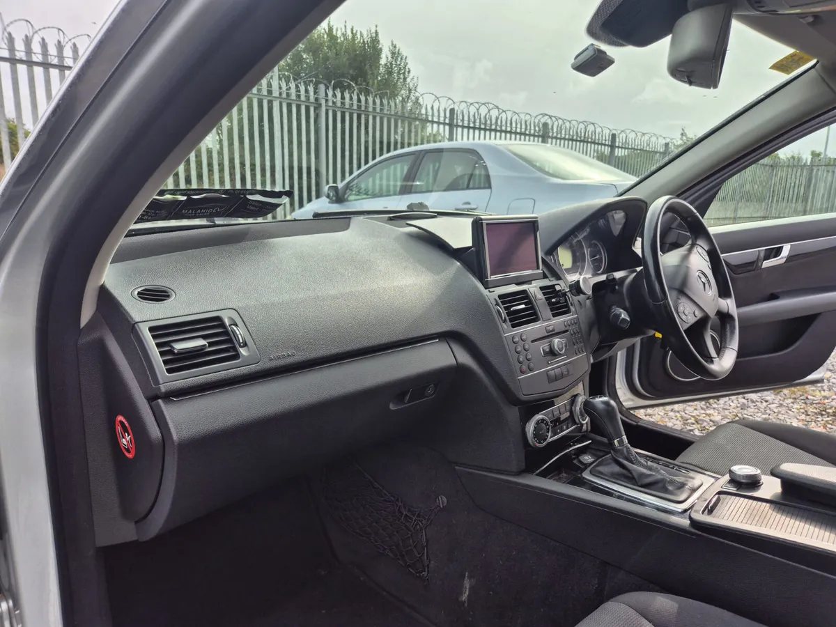 MINT Mercedes-Benz C-Class 2011 AUTOMATIC - Image 4