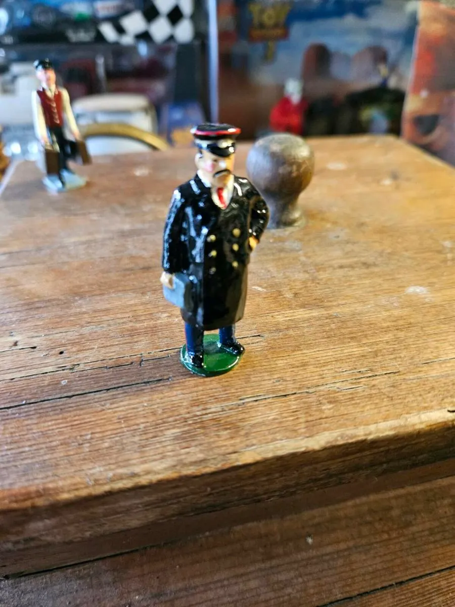 Corgi Hornby O Gauge Platform Inspector or Ships C - Image 1