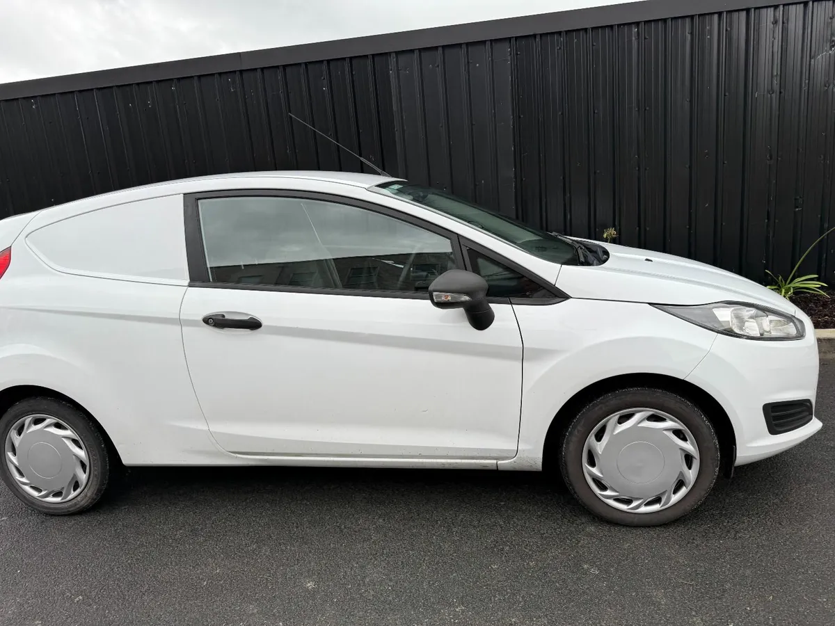 Ford Fiesta 2017 - Image 2