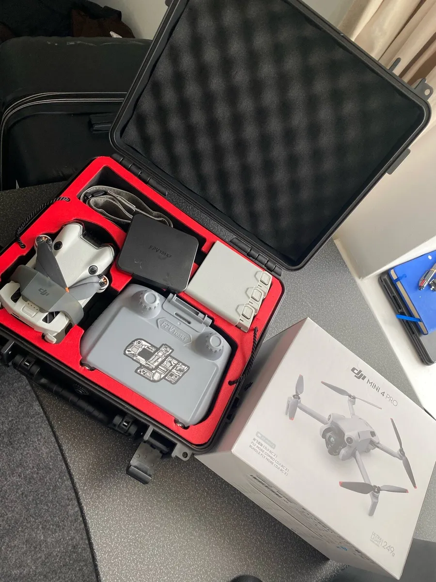 Dji Mini 4 Pro Fly More Combo+ accessories - Image 2