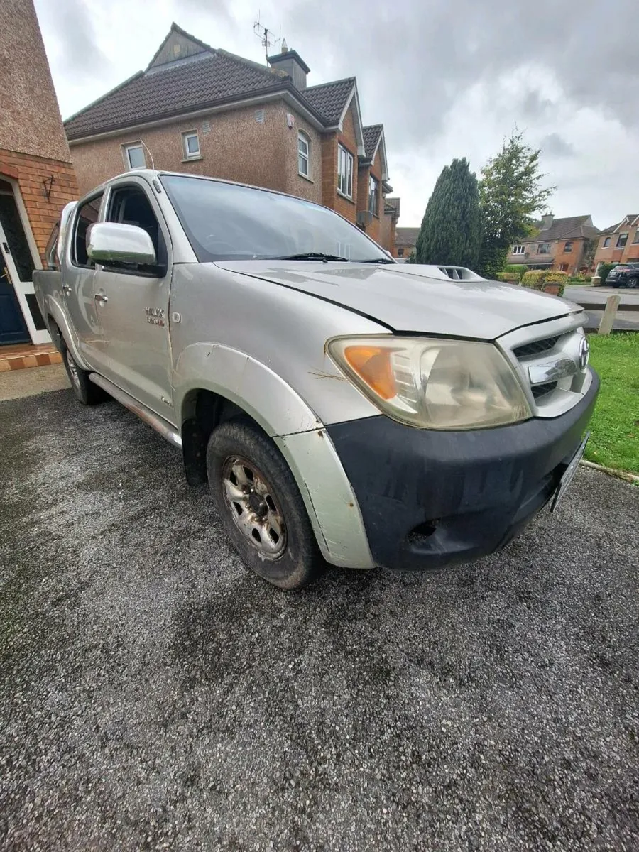 Toyota Hilux Tax and Test - Image 4