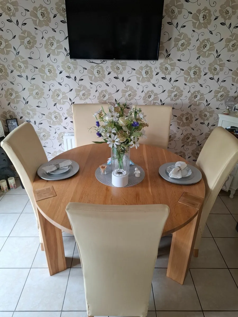 Solid Oak Table & 6 Chairs - Image 1