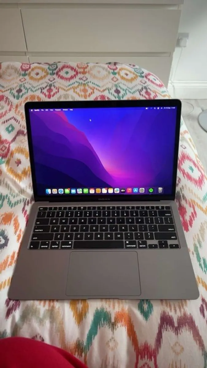 MacBook Air 2020 - Image 1