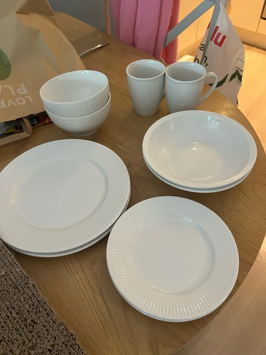 Dinnerware sets and cutlery set - Image 3