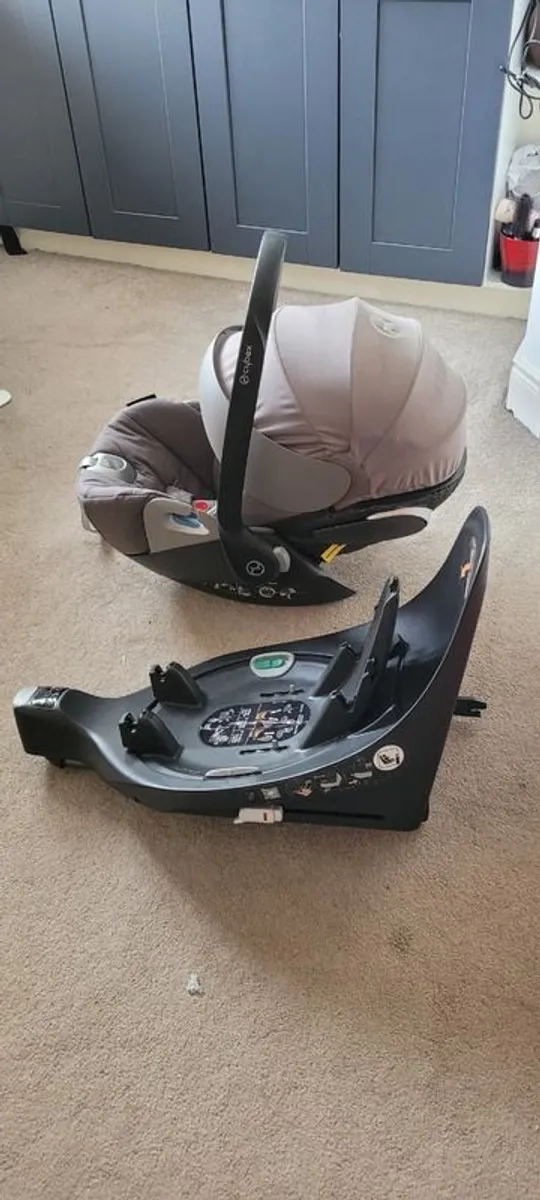 Cybex Cloud Z Car Seat & 360 Swivel Isofix Base - Image 1