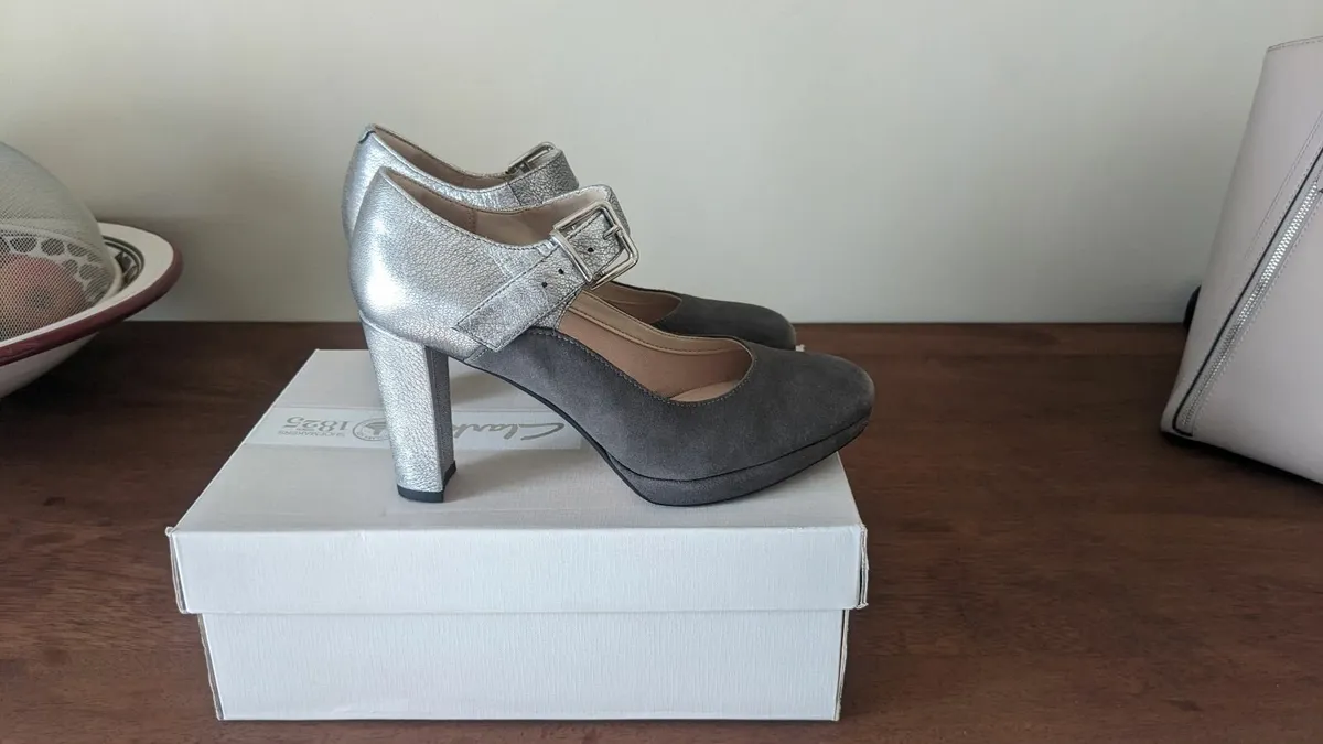 2 tone heels - Image 1