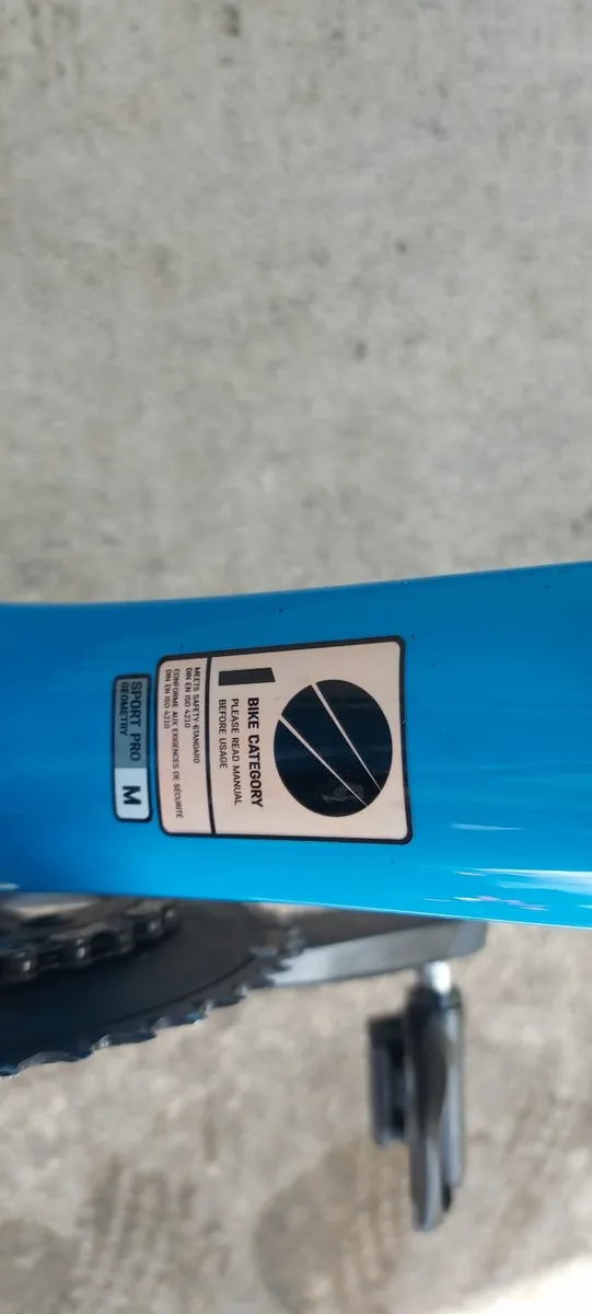 Canyon Road Bike (Ultimate CF SL) - Size Medium - Image 3