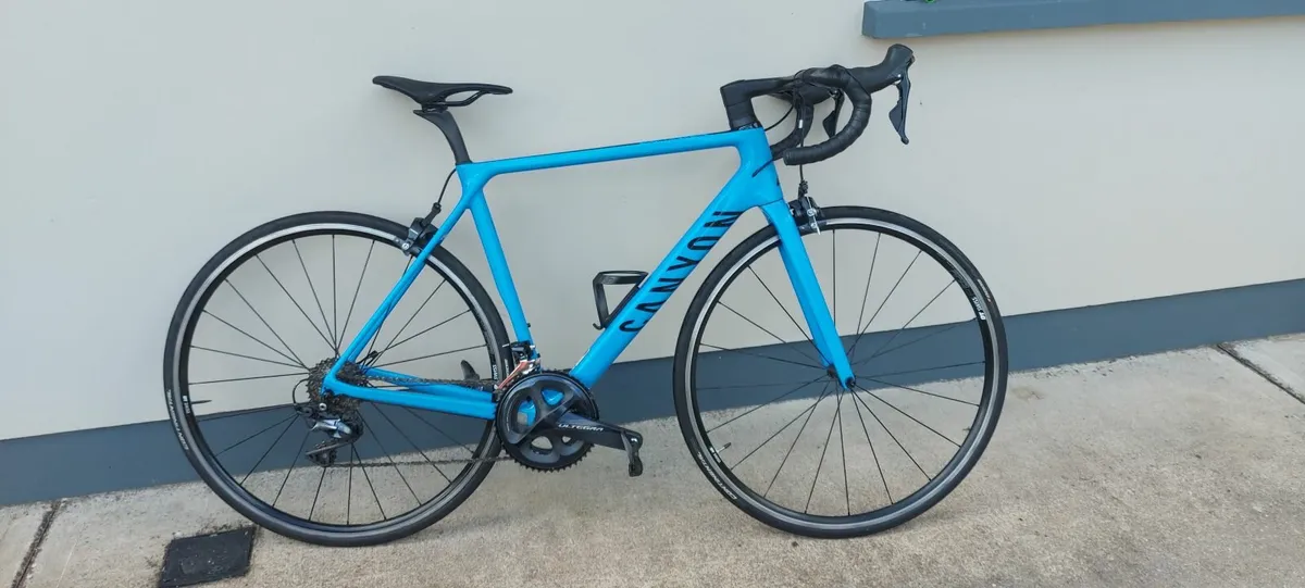 Canyon Road Bike (Ultimate CF SL) - Size Medium - Image 1