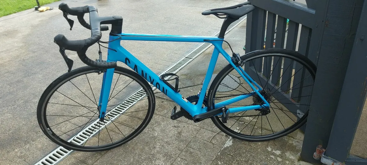 Canyon Road Bike (Ultimate CF SL) - Size Medium - Image 4