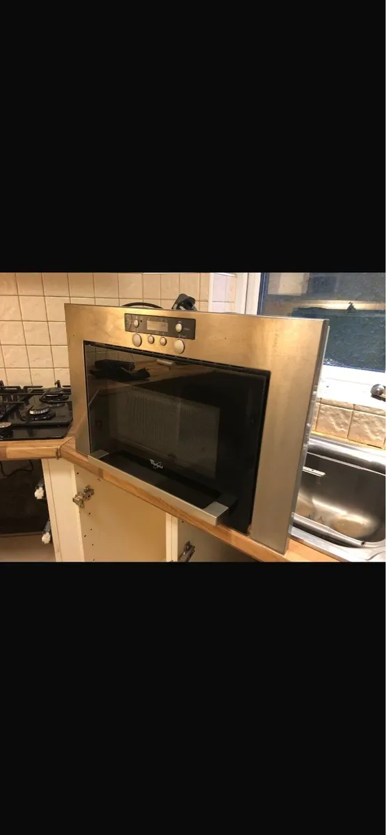 Integrated Whirlpool microwave - Image 2