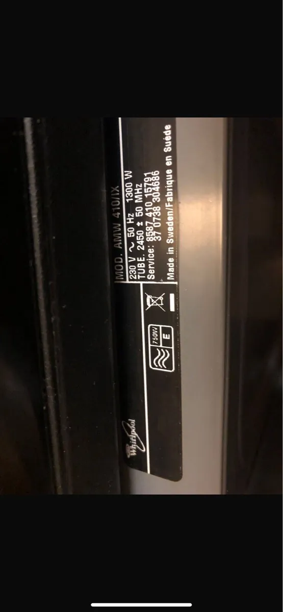 Integrated Whirlpool microwave - Image 3