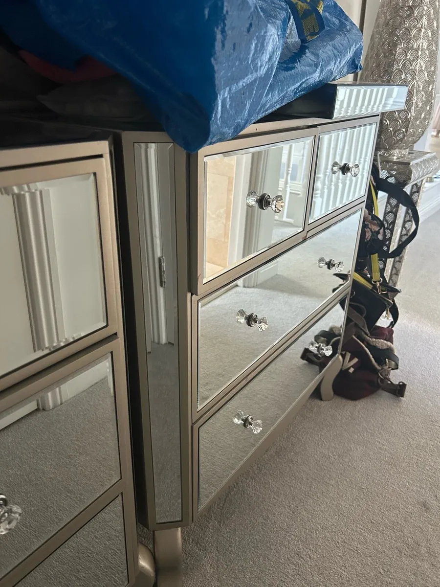 Mirror chest of drawers - Image 2