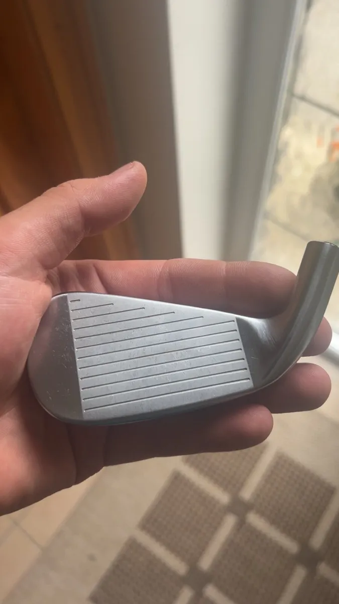 Titleist u505 2 iron head - Image 1