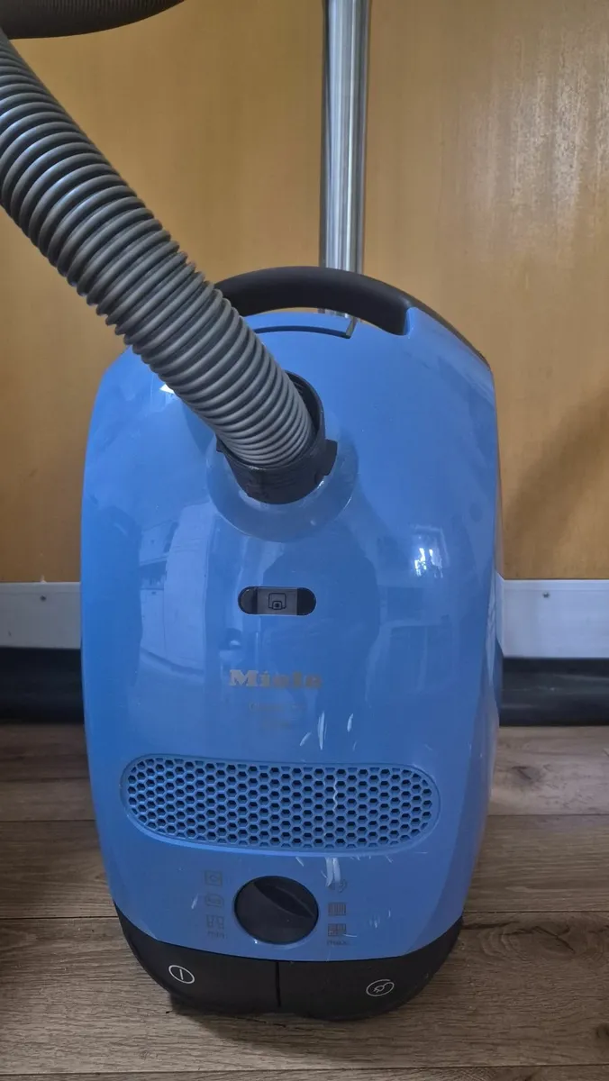 Miele Hoover Junior - Image 1