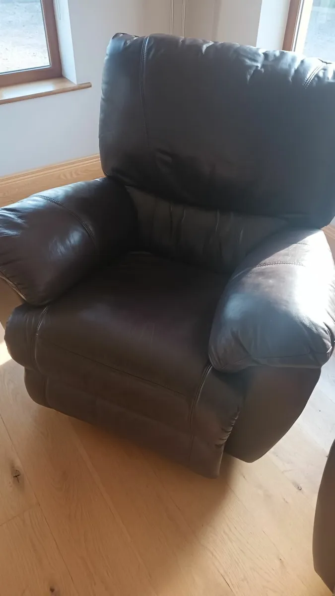 2 Recliner  leather chairs - Image 4