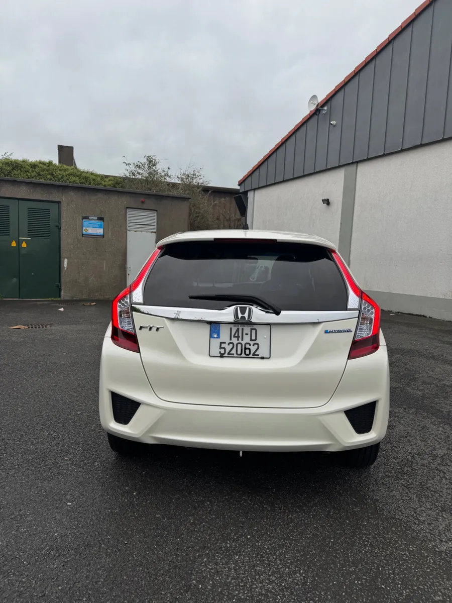 Honda Fit Hybrid 1.5 Automatic - Image 4