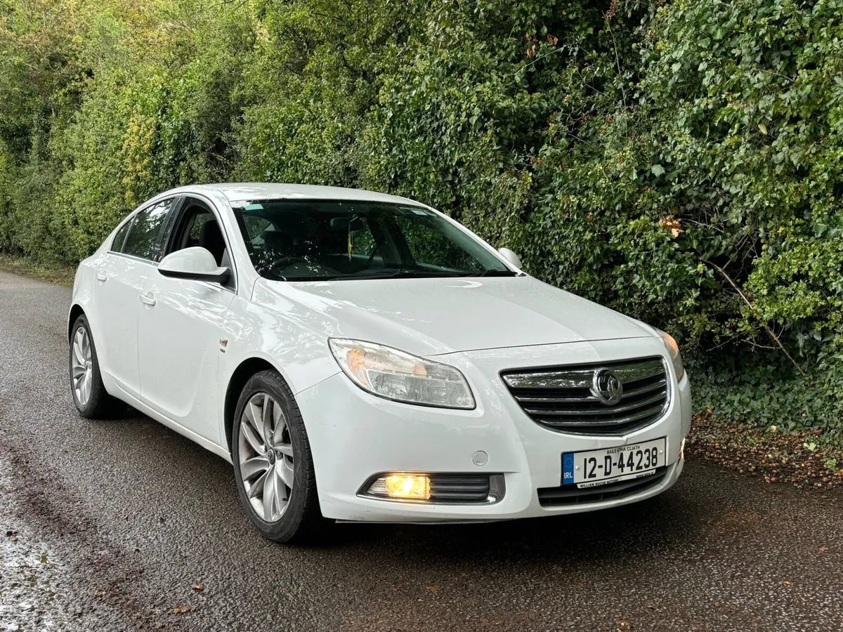 Opel insignia 2012 Nct 10/26 - Image 1