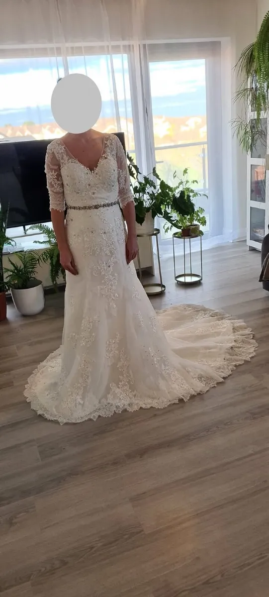Wedding dress - Image 2