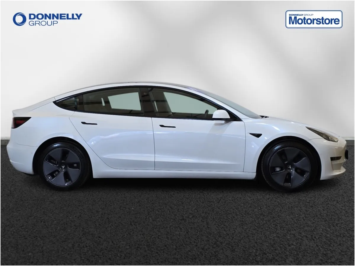 Tesla Model 3 Saloon Long Range - Image 3