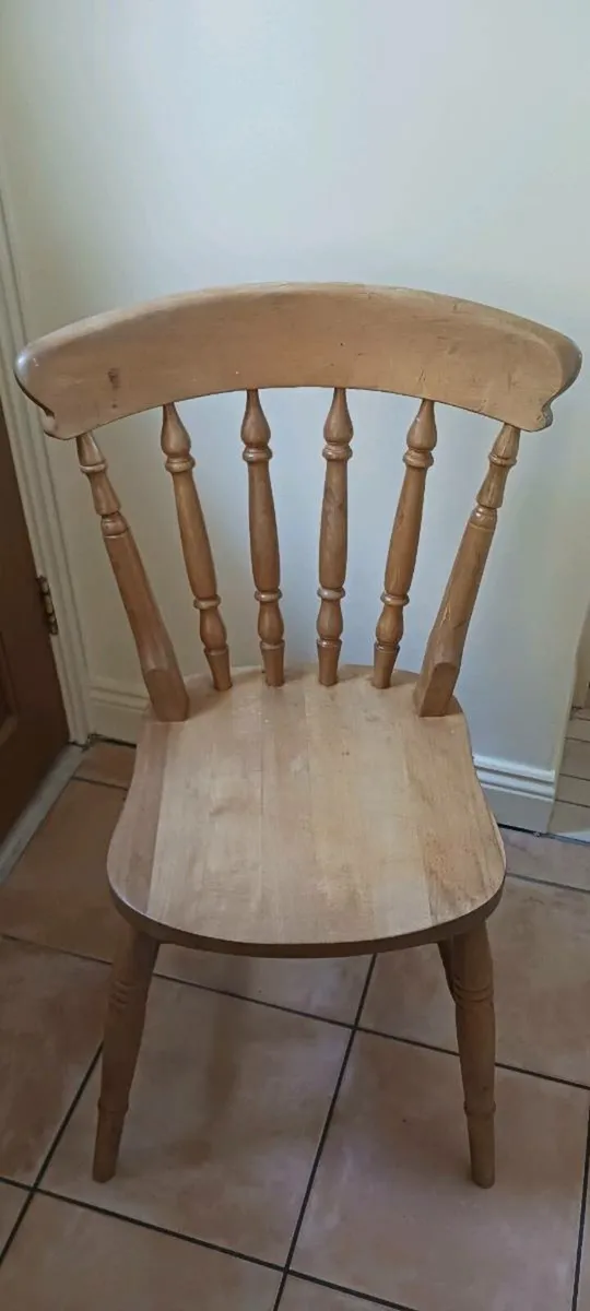 Kitchen table and chairs - Image 3